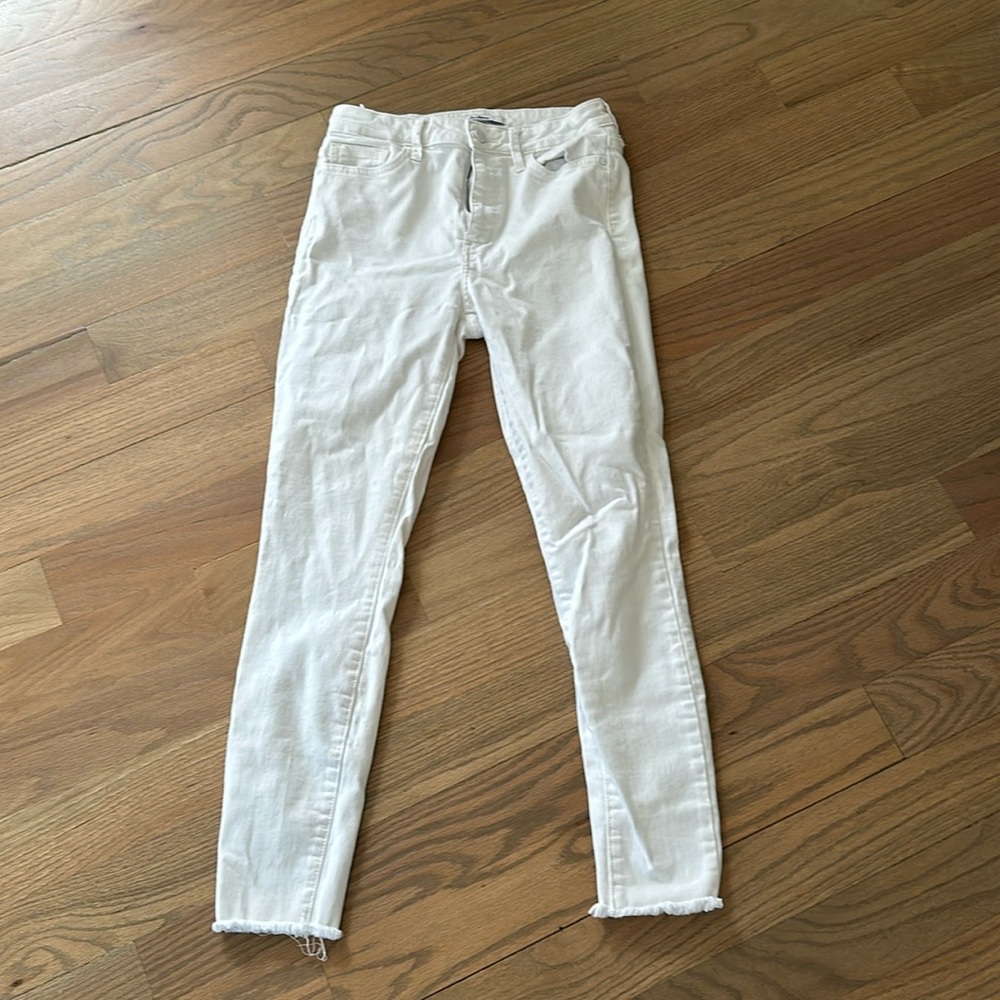 Excellent condition white skinny jeans